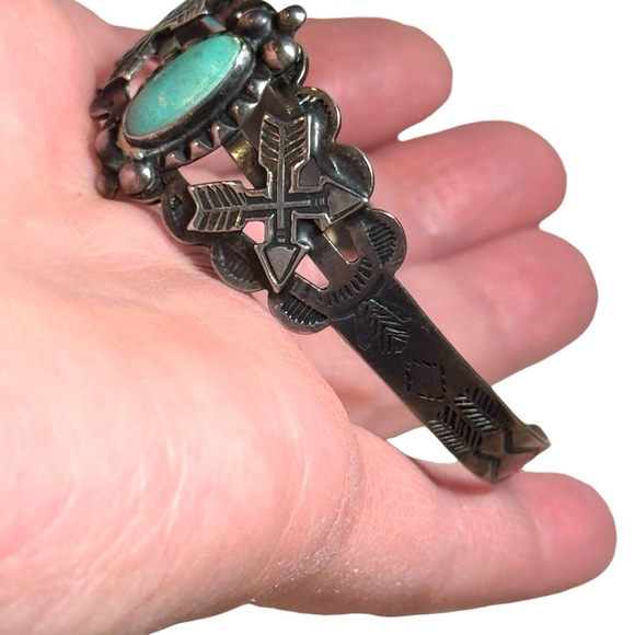 Vintage coin silver Navajo southwestern turquoise etched cuff bracelet - Picture 5 of 10